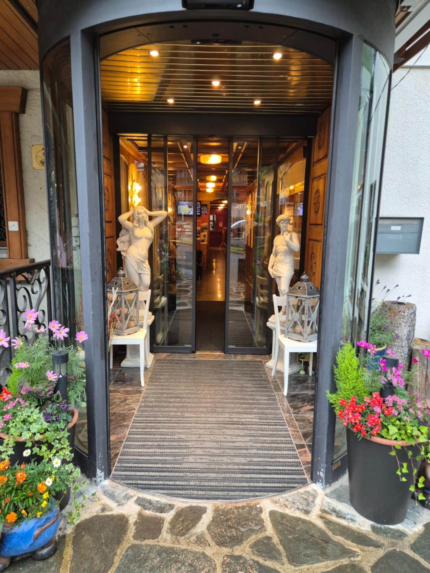 达拉酒店 洛伊克巴德 外观 照片